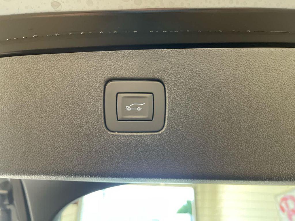 new 2025 Buick Envista car, priced at $29,315
