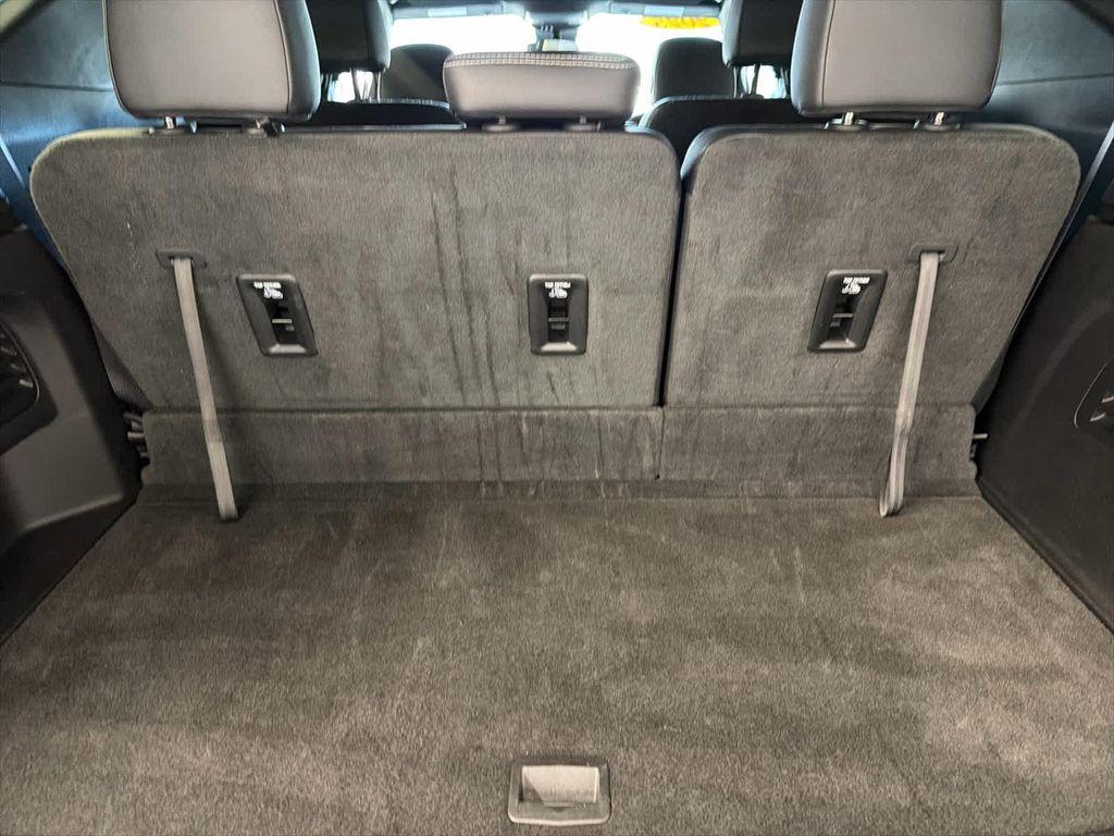 used 2025 Chevrolet Traverse car, priced at $38,800