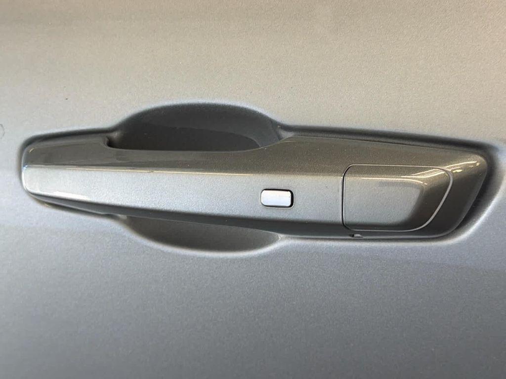 used 2025 Chevrolet Traverse car, priced at $38,800