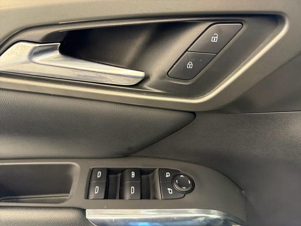 used 2025 Chevrolet Traverse car, priced at $38,800