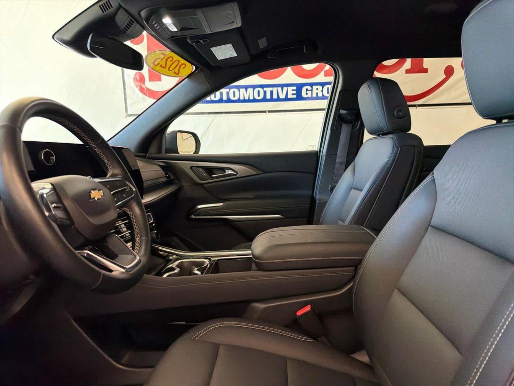 used 2025 Chevrolet Traverse car, priced at $38,800