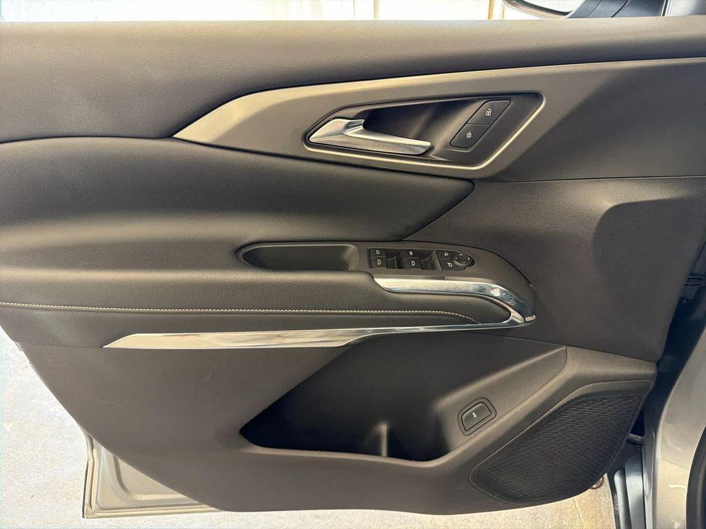 used 2025 Chevrolet Traverse car, priced at $38,800