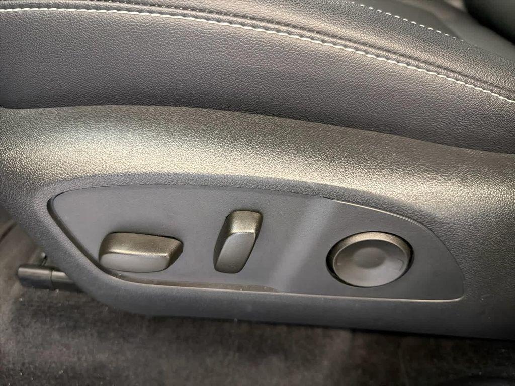 used 2025 Chevrolet Traverse car, priced at $38,800