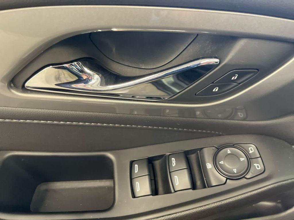used 2023 Chevrolet Traverse car, priced at $32,001