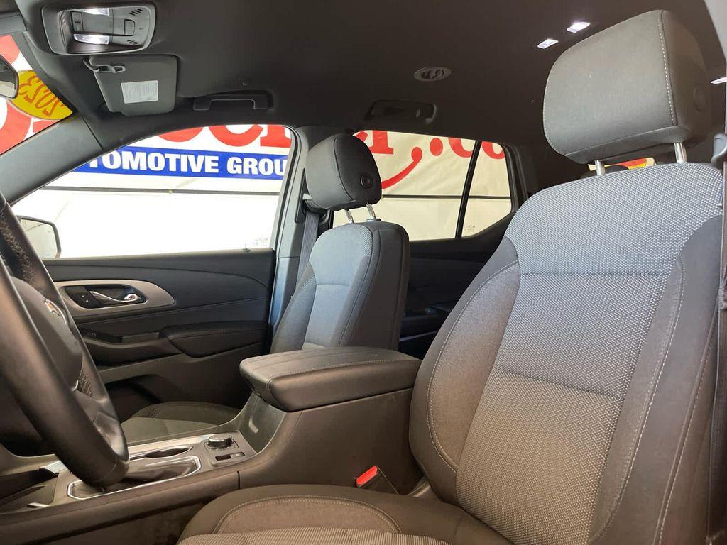 used 2023 Chevrolet Traverse car, priced at $32,001