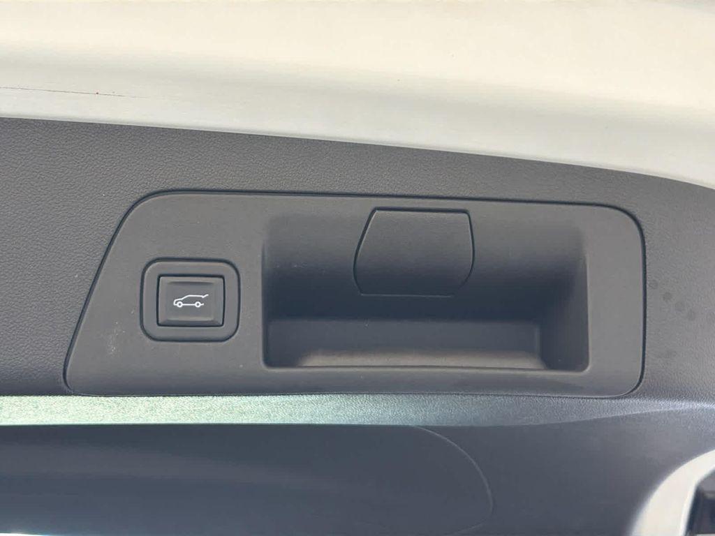 used 2022 Buick Envision car, priced at $25,000