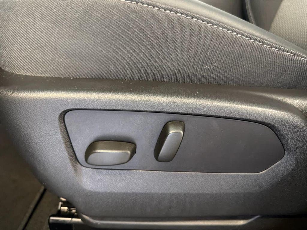 used 2022 Buick Envision car, priced at $25,000