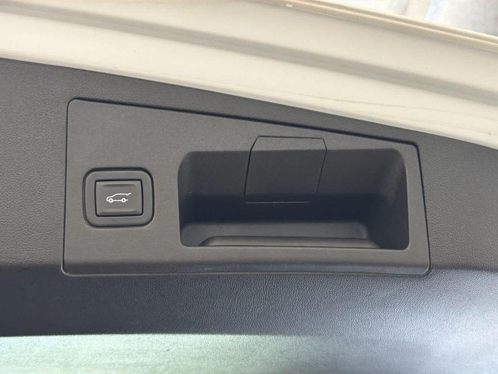 used 2021 Cadillac XT5 car, priced at $32,800