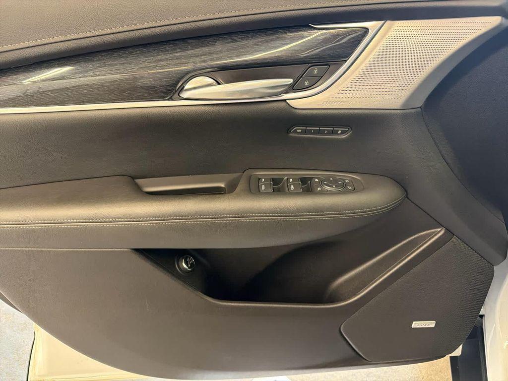 used 2021 Cadillac XT5 car, priced at $32,800