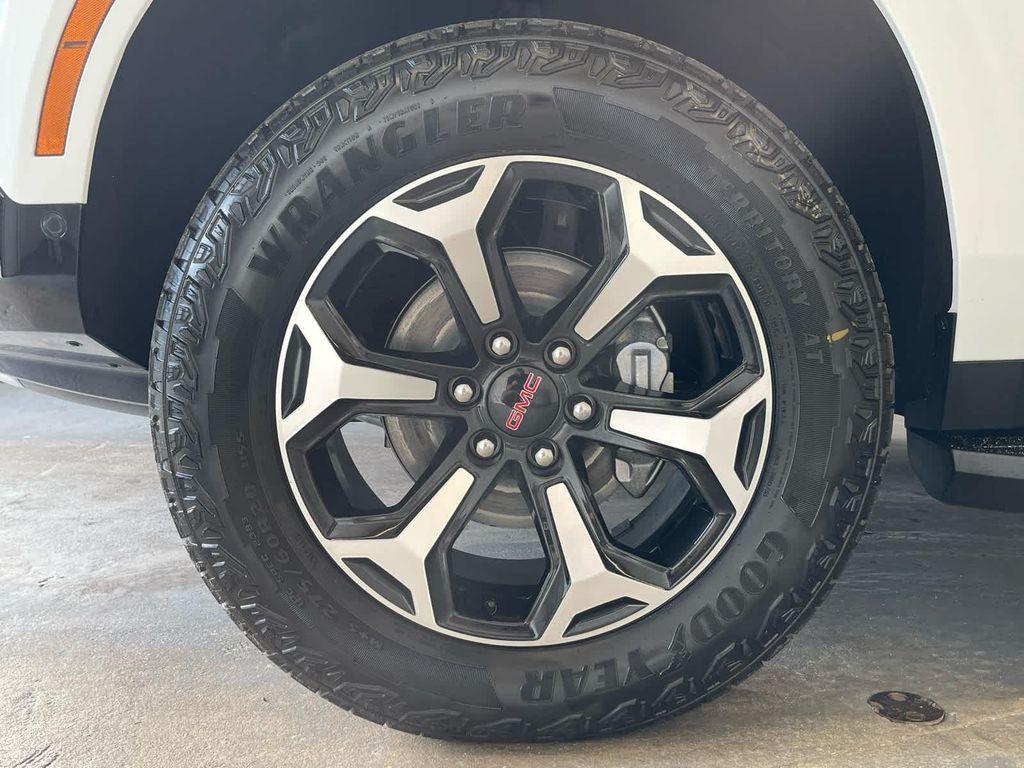 new 2025 GMC Yukon car, priced at $76,300