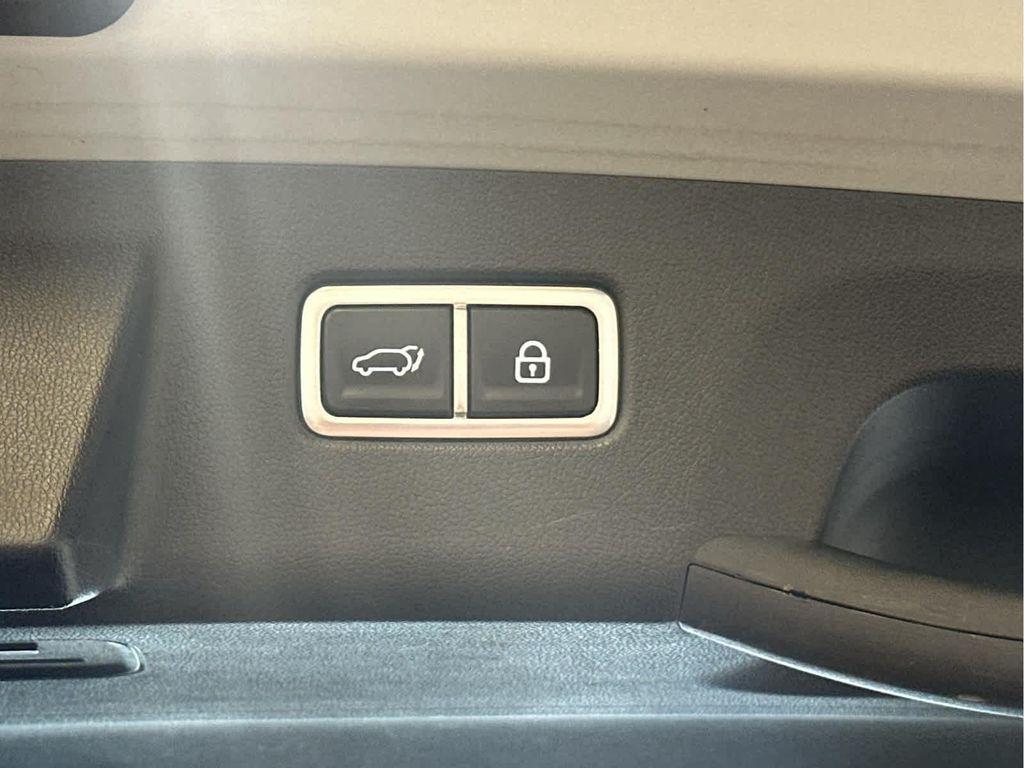 used 2022 Kia Sorento car, priced at $28,900