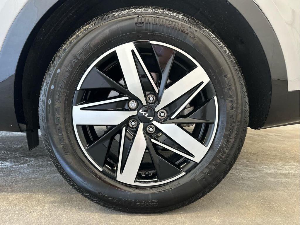 used 2022 Kia Sorento car, priced at $28,900