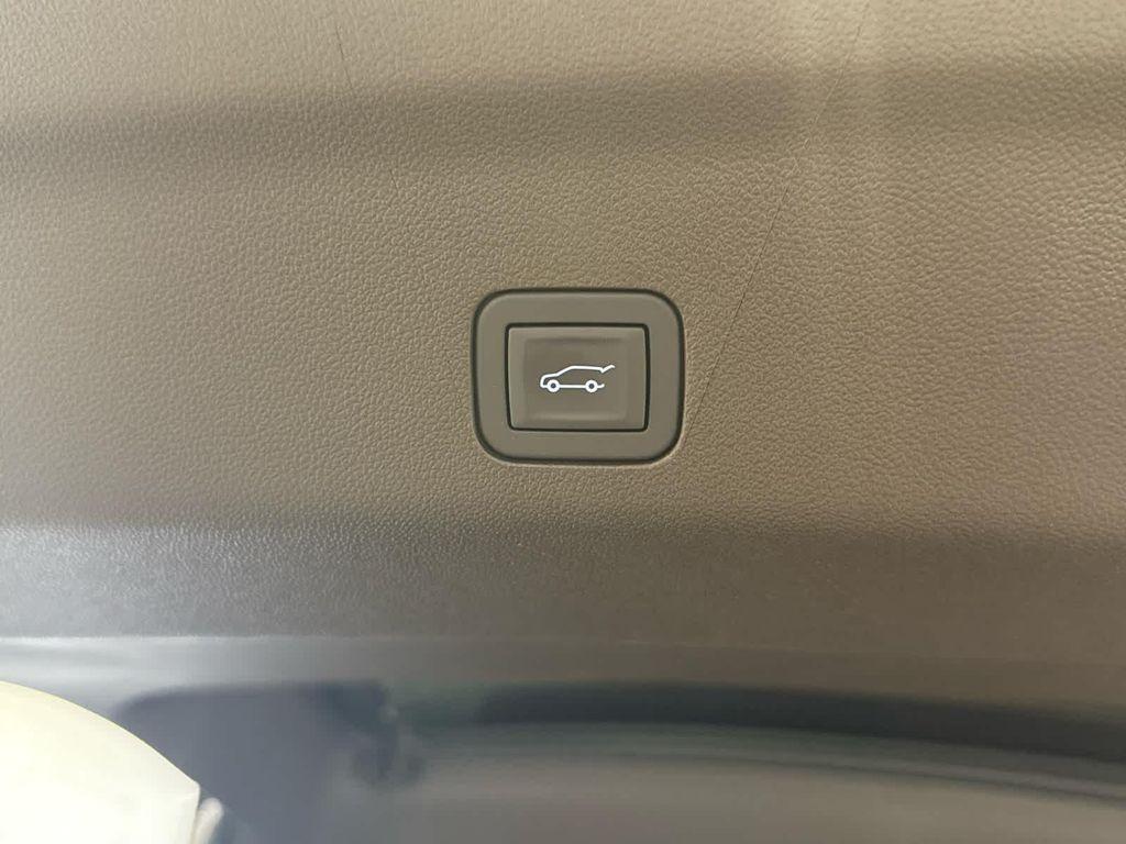 new 2025 GMC Yukon XL car, priced at $76,610