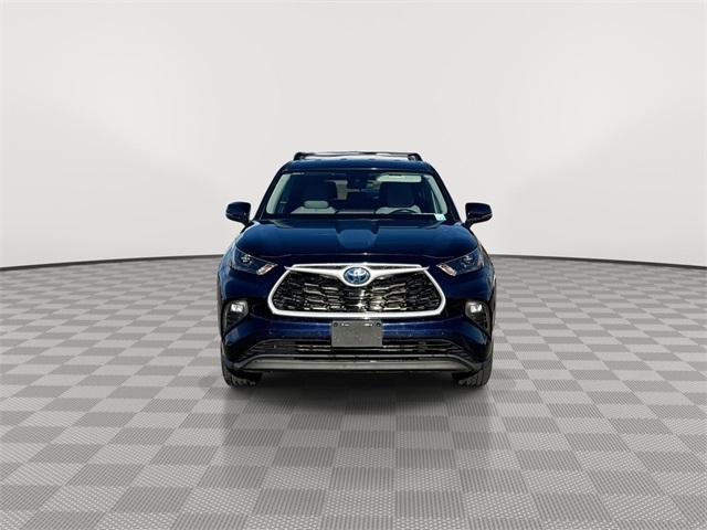 used 2022 Toyota Highlander Hybrid car, priced at $37,398