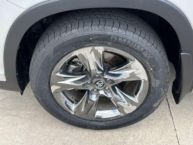 used 2018 Toyota Highlander Hybrid car, priced at $24,599