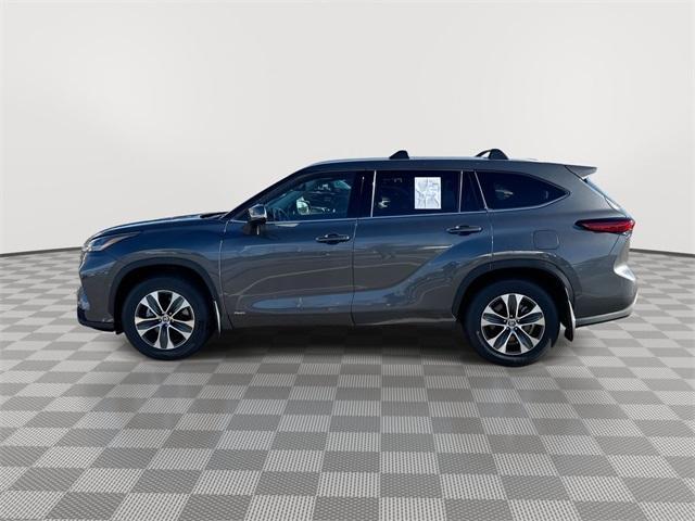 used 2022 Toyota Highlander Hybrid car, priced at $46,998