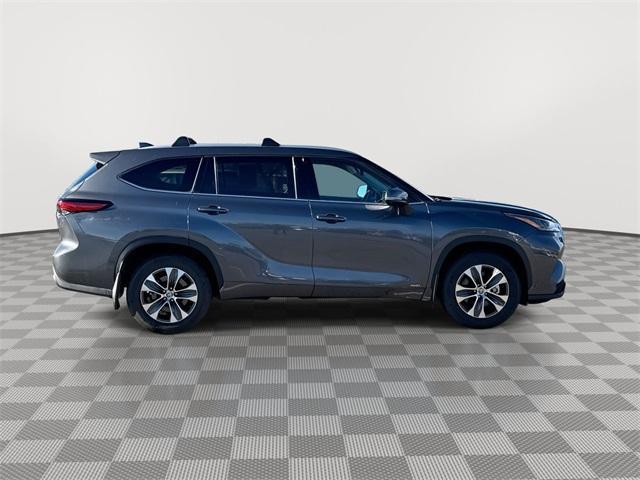 used 2022 Toyota Highlander Hybrid car, priced at $46,998