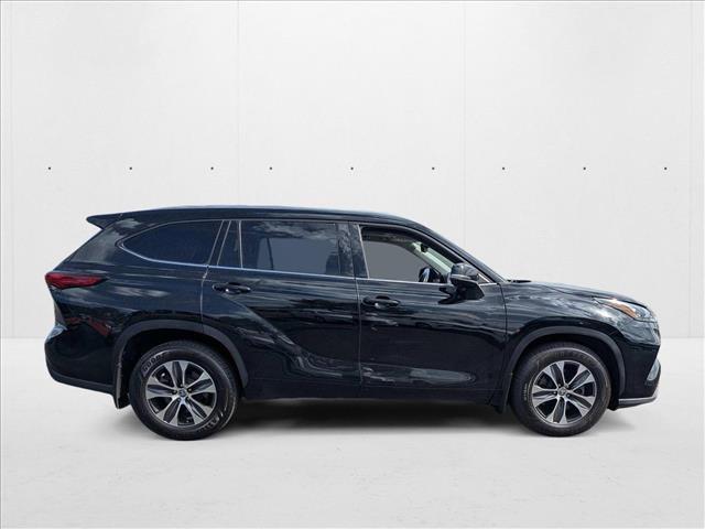 used 2020 Toyota Highlander car, priced at $28,836