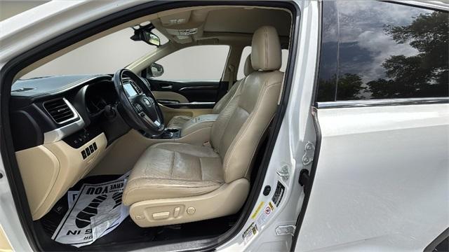 used 2015 Toyota Highlander car, priced at $23,995