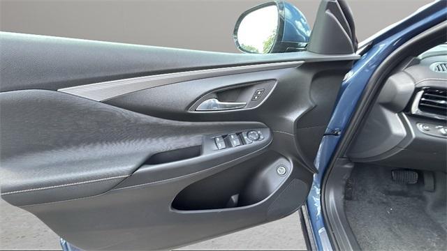new 2025 Buick Envista car, priced at $31,399