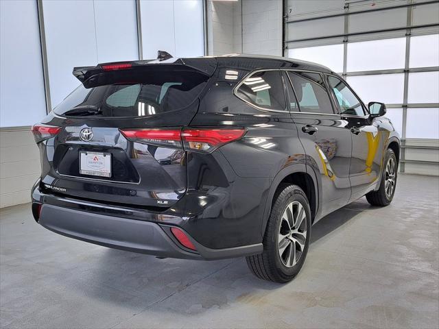 used 2022 Toyota Highlander car, priced at $33,663