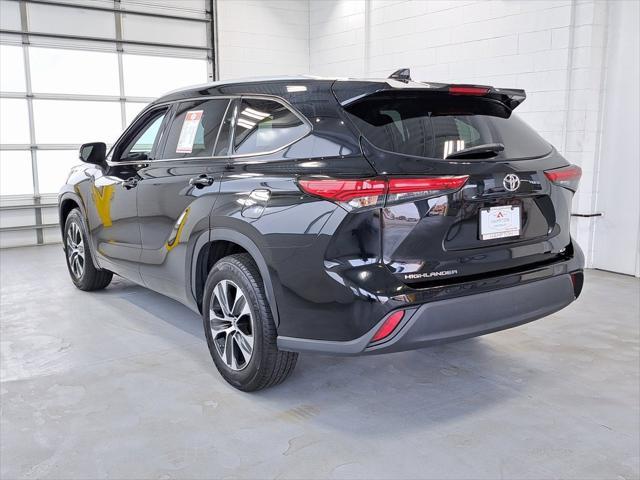 used 2022 Toyota Highlander car, priced at $33,663