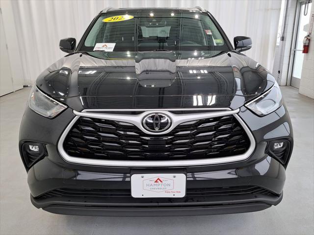 used 2022 Toyota Highlander car, priced at $33,663