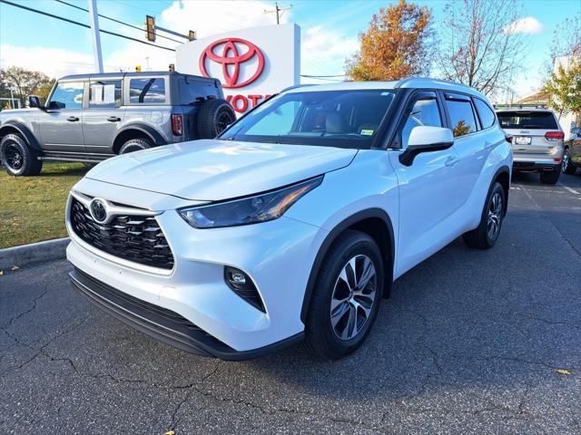 used 2023 Toyota Highlander car, priced at $39,700