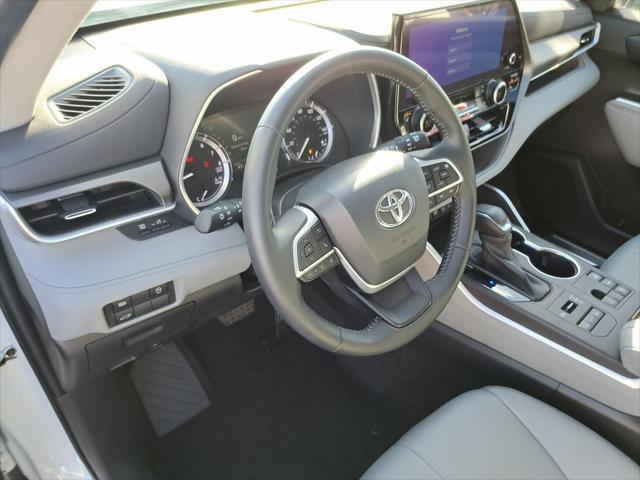 used 2023 Toyota Highlander car, priced at $39,700