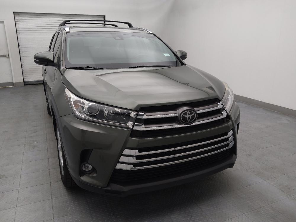 used 2019 Toyota Highlander car, priced at $26,795