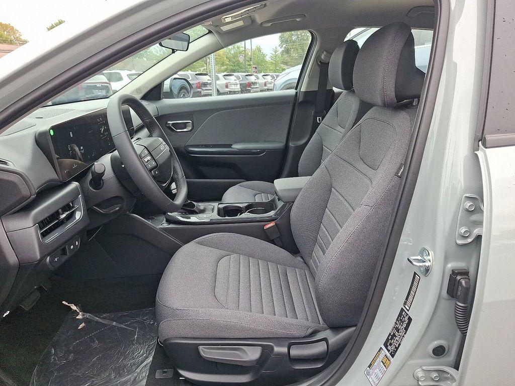 new 2025 Kia K4 car, priced at $24,076