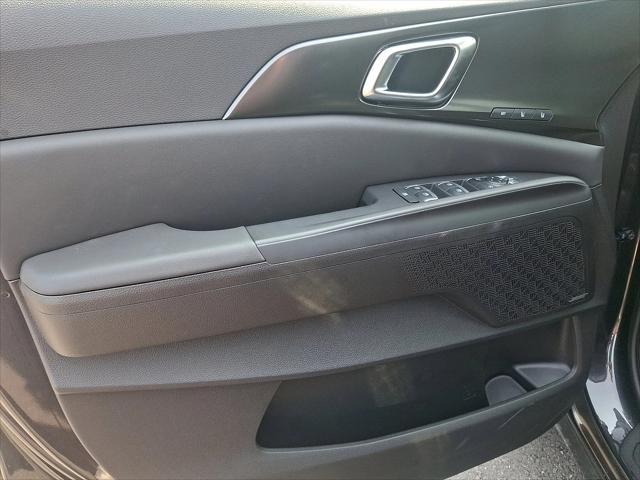 new 2025 Kia Carnival Hybrid car, priced at $52,486