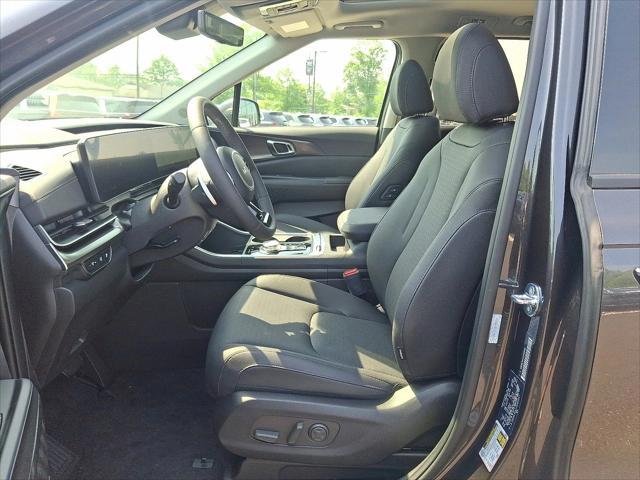 new 2025 Kia Carnival Hybrid car, priced at $52,486