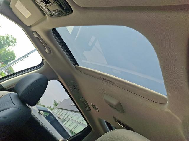 new 2025 Kia Carnival Hybrid car, priced at $52,486