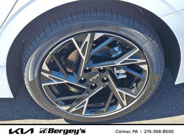 new 2026 Kia K5 car, priced at $32,012