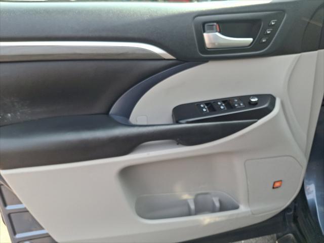 used 2019 Toyota Highlander Hybrid car, priced at $24,995