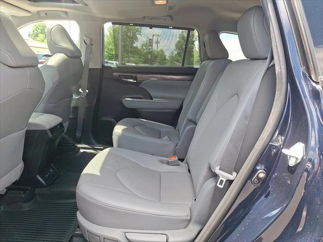 used 2020 Toyota Highlander Hybrid car, priced at $34,959