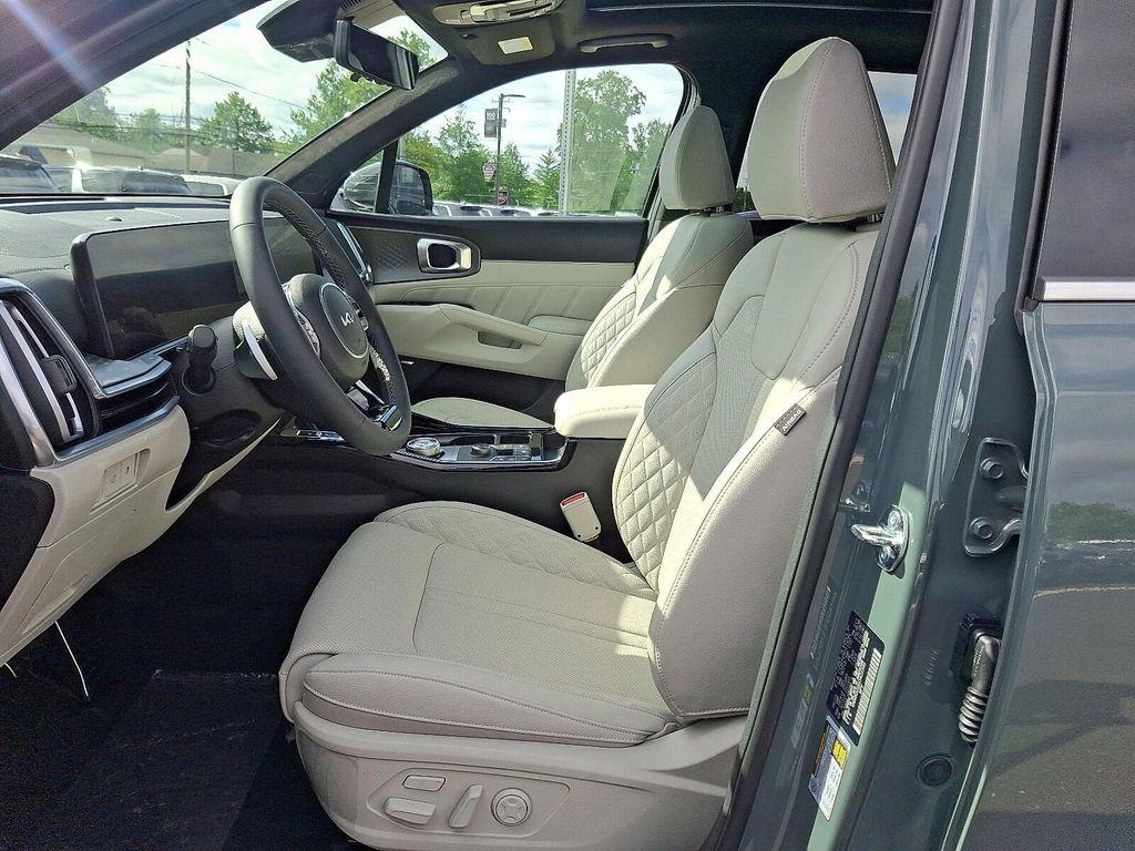 new 2025 Kia Sorento Hybrid car, priced at $45,700