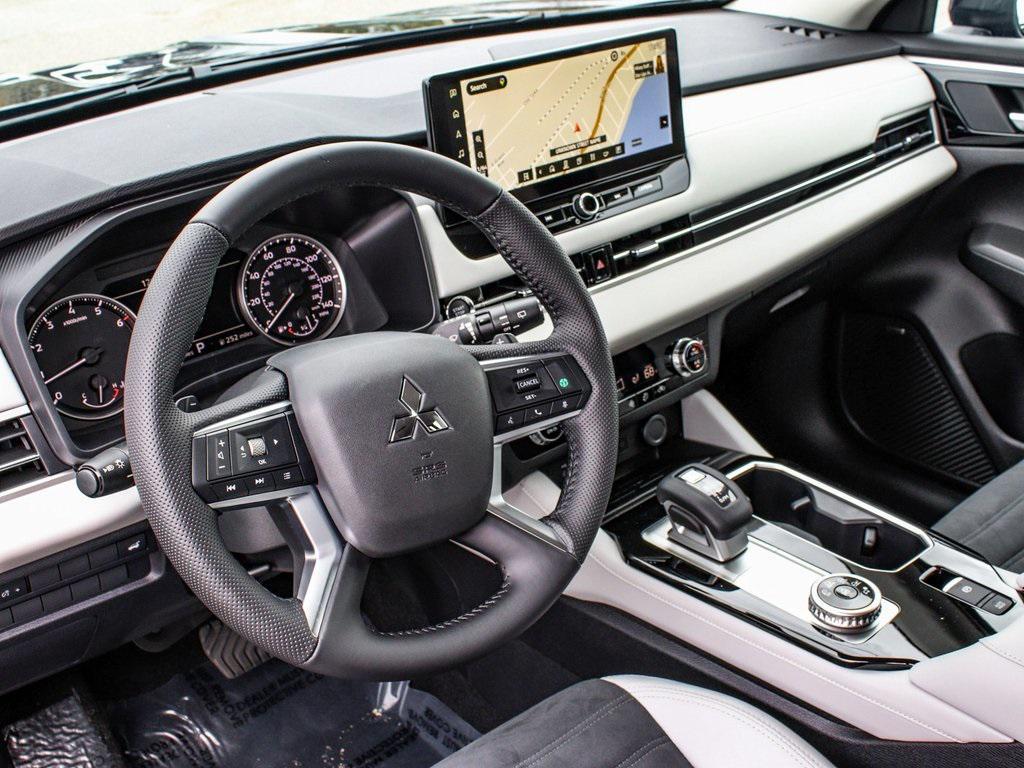 new 2025 Mitsubishi Outlander car, priced at $36,220