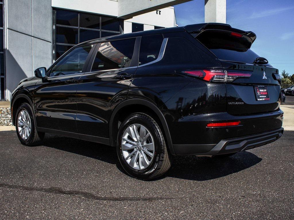 new 2025 Mitsubishi Outlander car, priced at $35,315