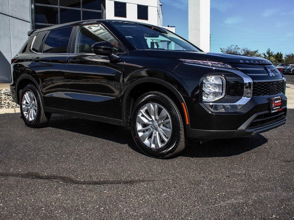 new 2025 Mitsubishi Outlander car, priced at $35,315