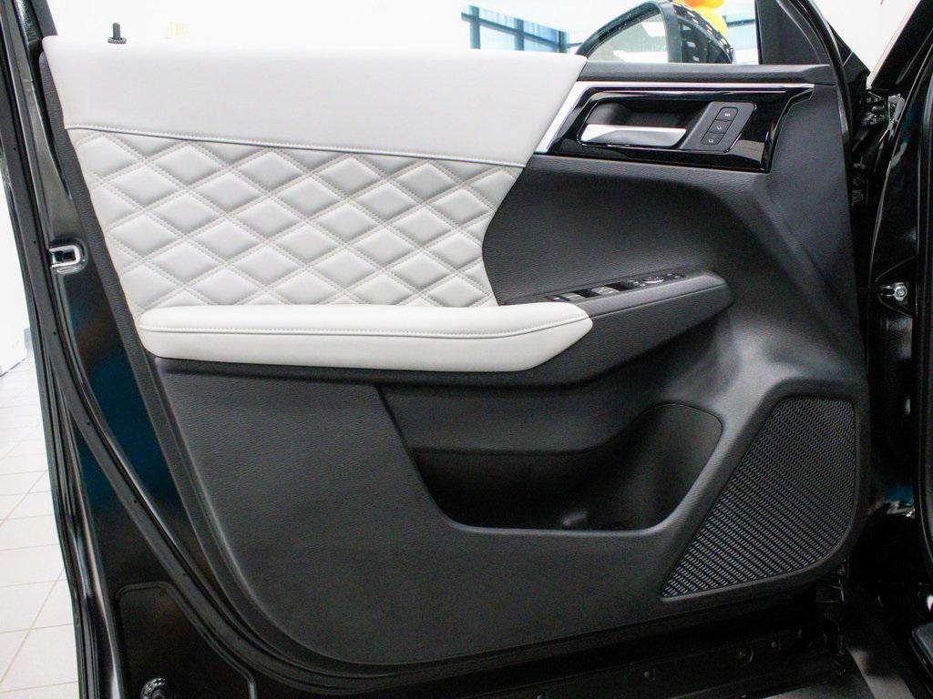 new 2025 Mitsubishi Outlander PHEV car, priced at $52,645