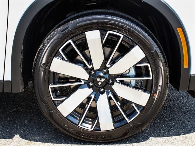 new 2025 Mitsubishi Outlander car, priced at $38,625