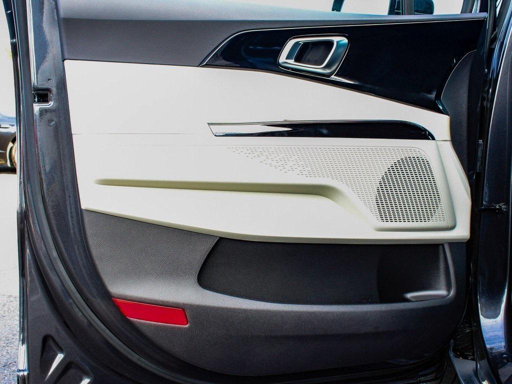 used 2024 Kia Carnival car, priced at $33,450