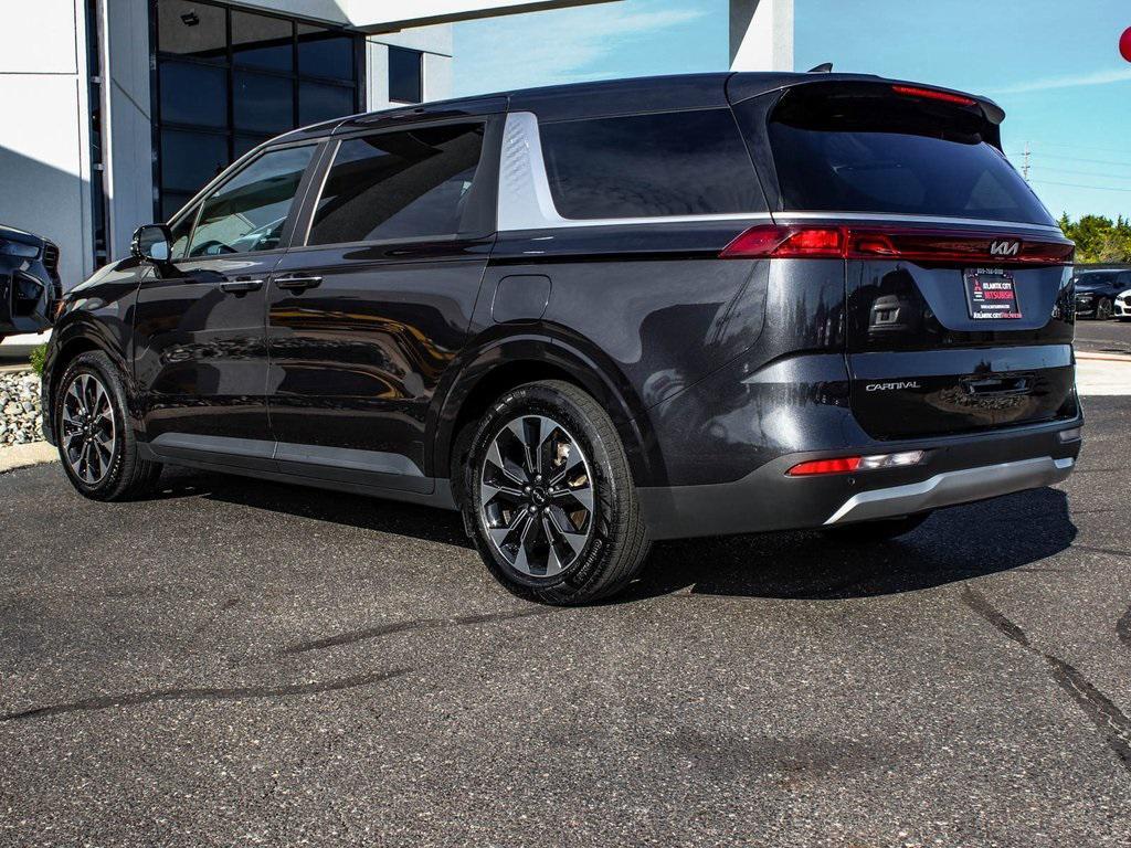 used 2024 Kia Carnival car, priced at $33,450