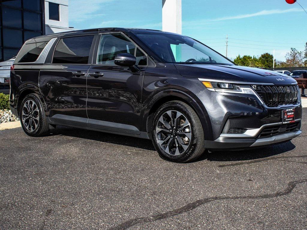 used 2024 Kia Carnival car, priced at $33,450