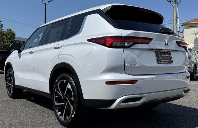 new 2024 Mitsubishi Outlander car