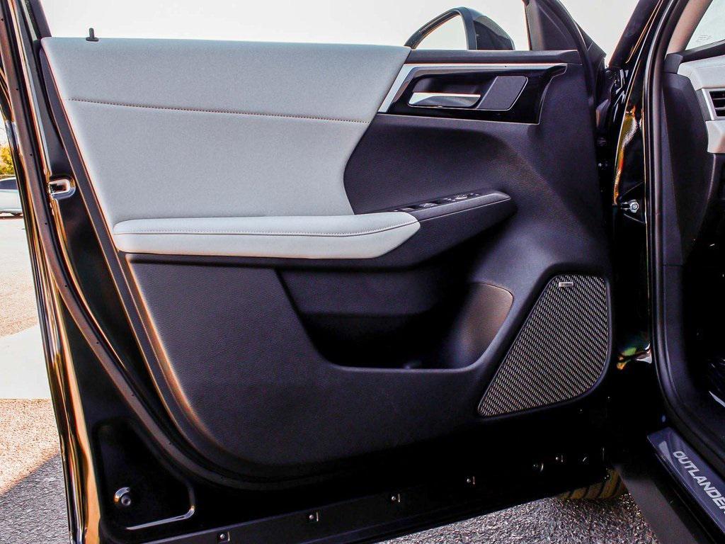 new 2025 Mitsubishi Outlander car, priced at $37,260