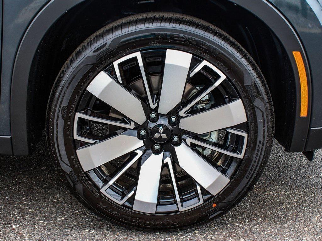 new 2025 Mitsubishi Outlander car, priced at $39,365