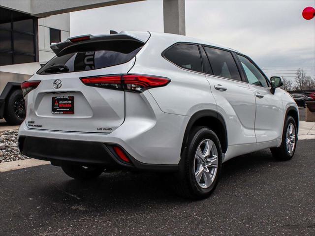 used 2022 Toyota Highlander car, priced at $31,490